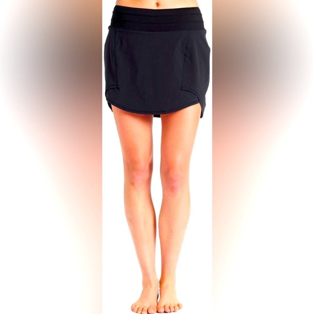 Oiselle Roga Running Skirt with built-in brief in Black, size 2 $96